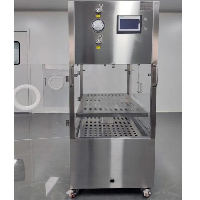 Vehículo de capucha laminar en movimiento