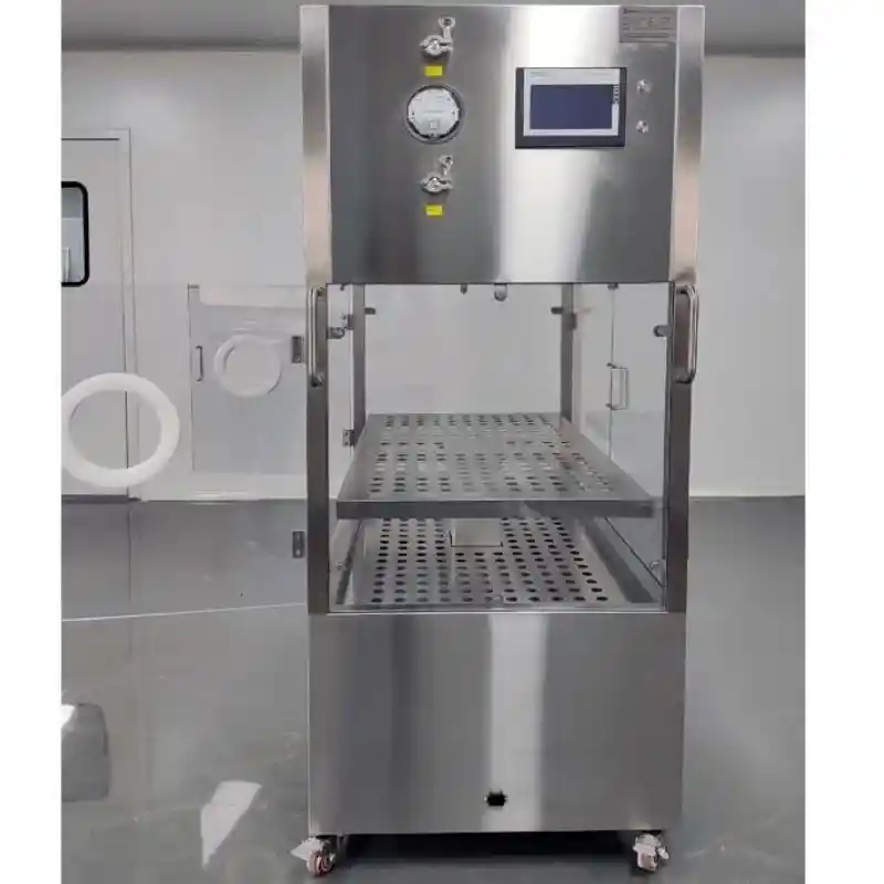 Vehículo de capucha laminar en movimiento